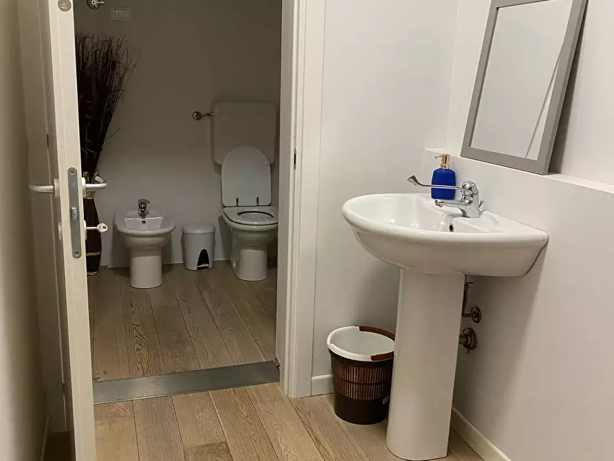 Immagine 15 di Locale commerciale in vendita  in Via Principe Umberto 15 a Almenno San Bartolomeo