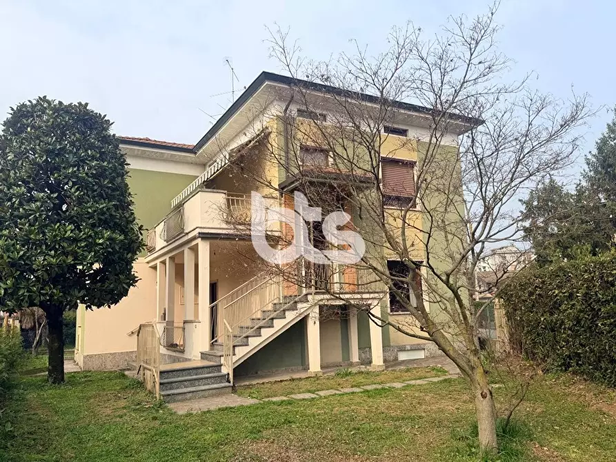 Immagine 1 di Appartamento in vendita  in via roma a Adrara San Martino