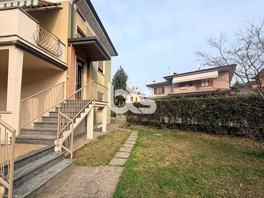 Immagine 12 di Appartamento in vendita  in via roma a Adrara San Martino