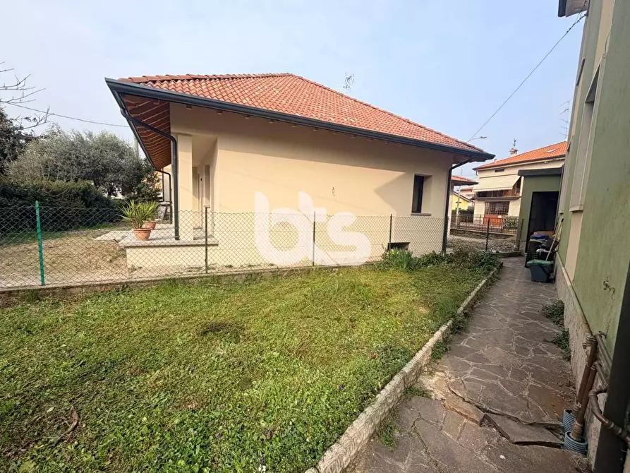 Immagine 18 di Appartamento in vendita  in via roma a Adrara San Martino