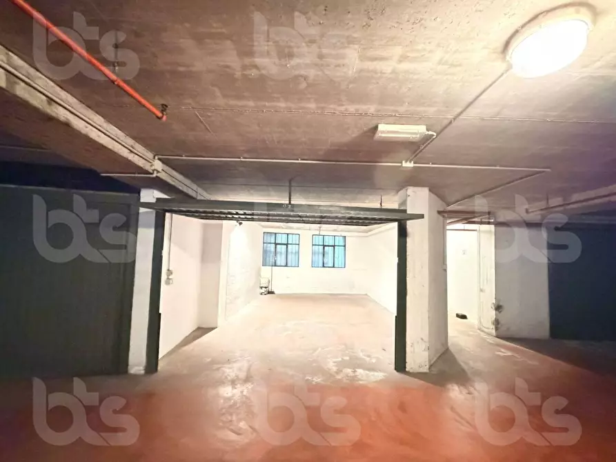 Immagine 1 di Box auto in vendita  in Via V. Veneto a Sarnico