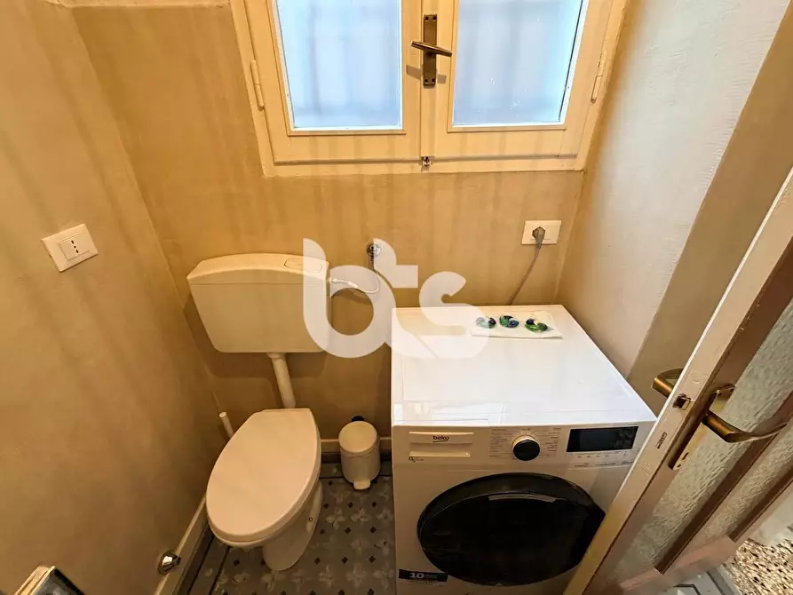 Immagine 5 di Appartamento in vendita  in via carebbio a Sale Marasino