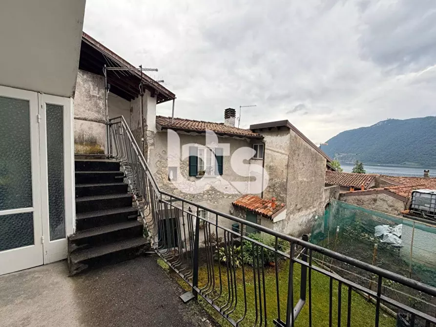 Immagine 7 di Appartamento in vendita  in via carebbio a Sale Marasino