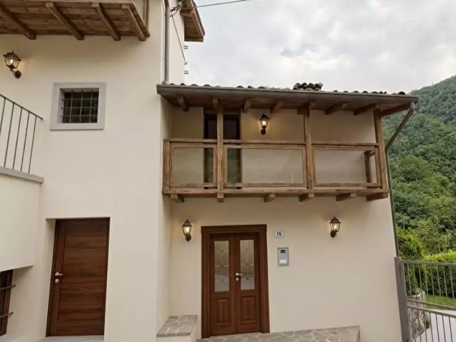 Immagine 2 di Rustico / casale in vendita  in via pezze a Adrara San Martino