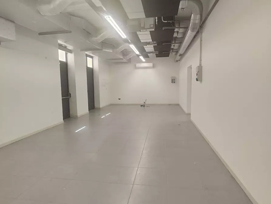Immagine 5 di Attività commerciale in affitto  in VIA ROMA a Sarnico