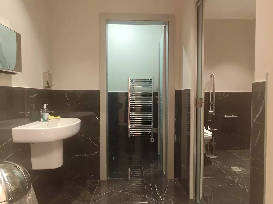Immagine 10 di Attività commerciale in affitto  in VIA ROMA a Sarnico