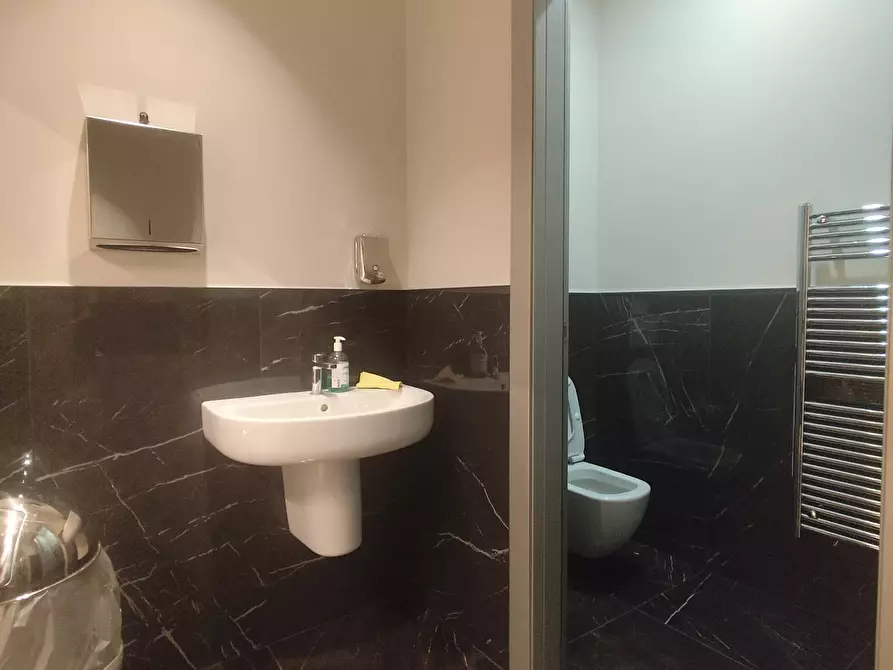 Immagine 12 di Attività commerciale in affitto  in VIA ROMA a Sarnico