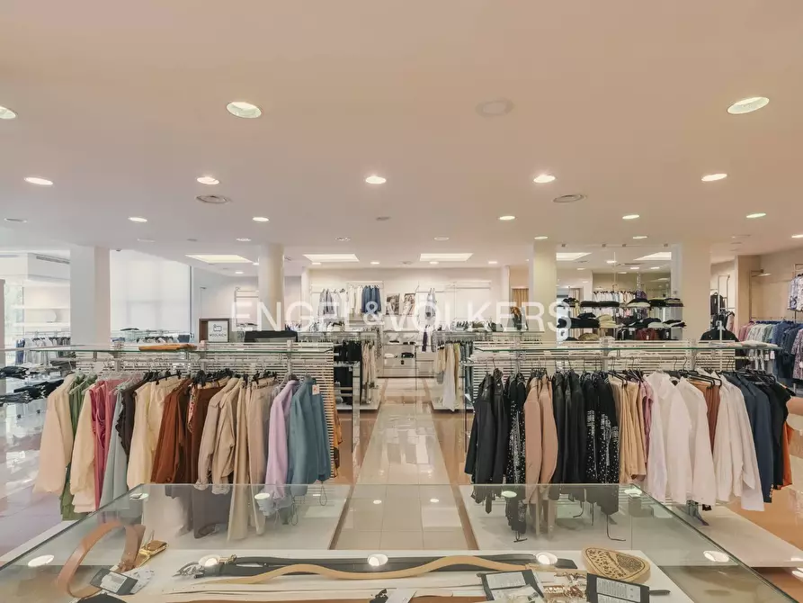 Immagine 7 di Locale commerciale in affitto  a Ancona