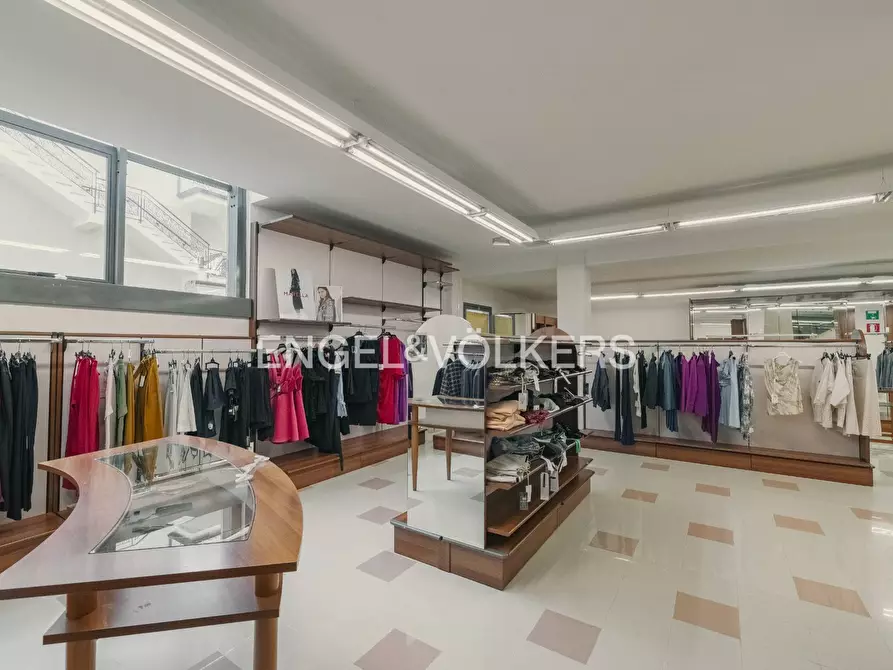 Immagine 16 di Locale commerciale in affitto  a Ancona
