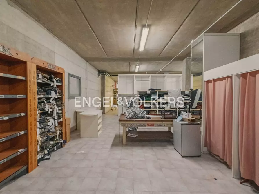 Immagine 20 di Locale commerciale in affitto  a Ancona