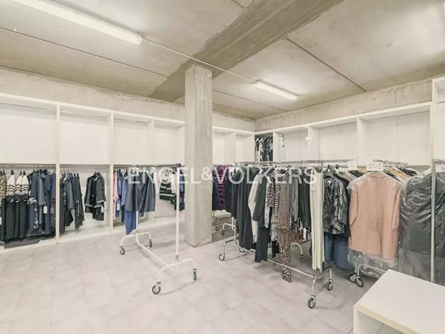 Immagine 22 di Locale commerciale in affitto  a Ancona