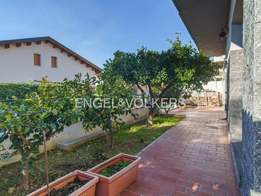 Immagine 14 di Palazzo in vendita  in Via Crisologo 44 a Pescara