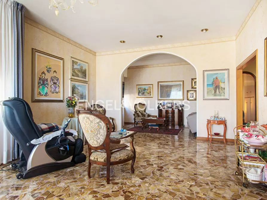 Immagine 5 di Palazzo in vendita  in Via Crisologo 44 a Pescara