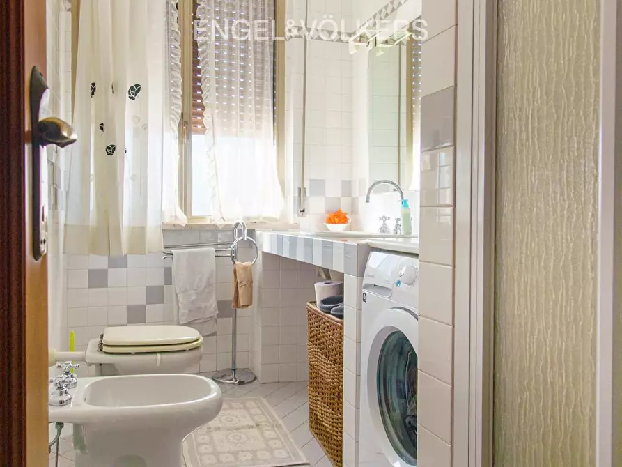 Immagine 25 di Palazzo in vendita  in Via Crisologo 44 a Pescara