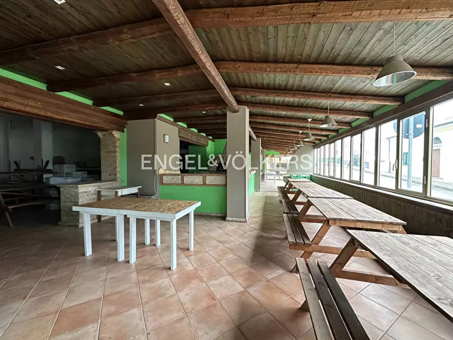 Immagine 1 di Locale commerciale in vendita  in via santa lucia snc a Silvi