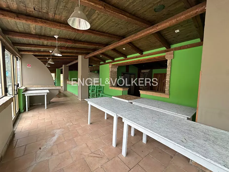 Immagine 4 di Locale commerciale in vendita  in via santa lucia snc a Silvi