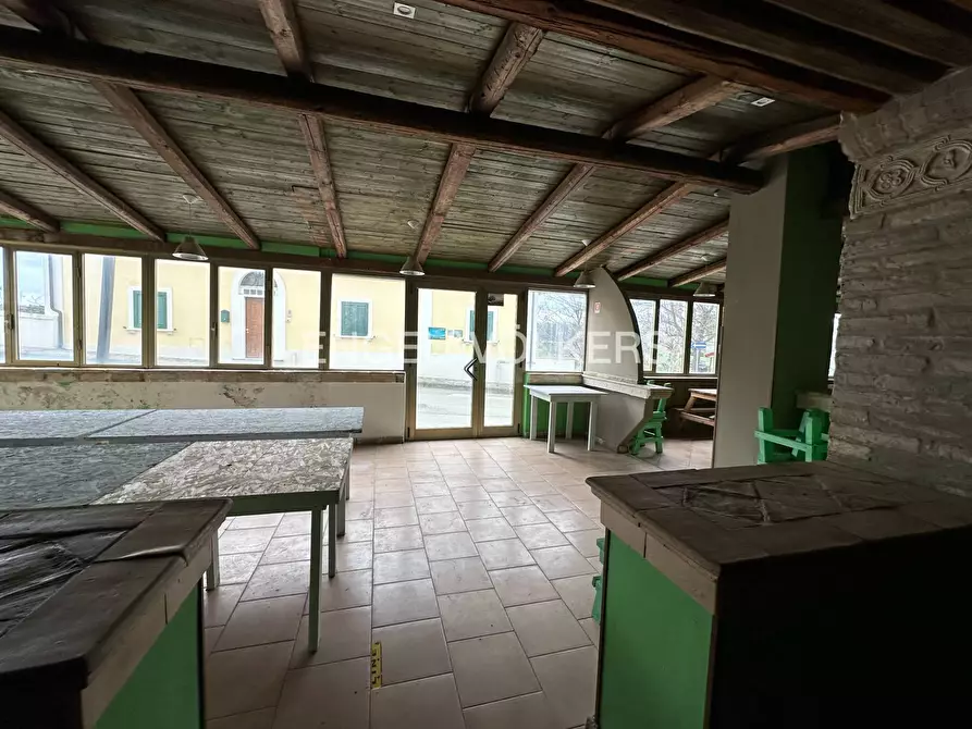 Immagine 6 di Locale commerciale in vendita  in via santa lucia snc a Silvi