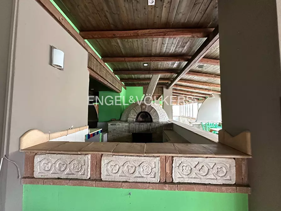 Immagine 7 di Locale commerciale in vendita  in via santa lucia snc a Silvi