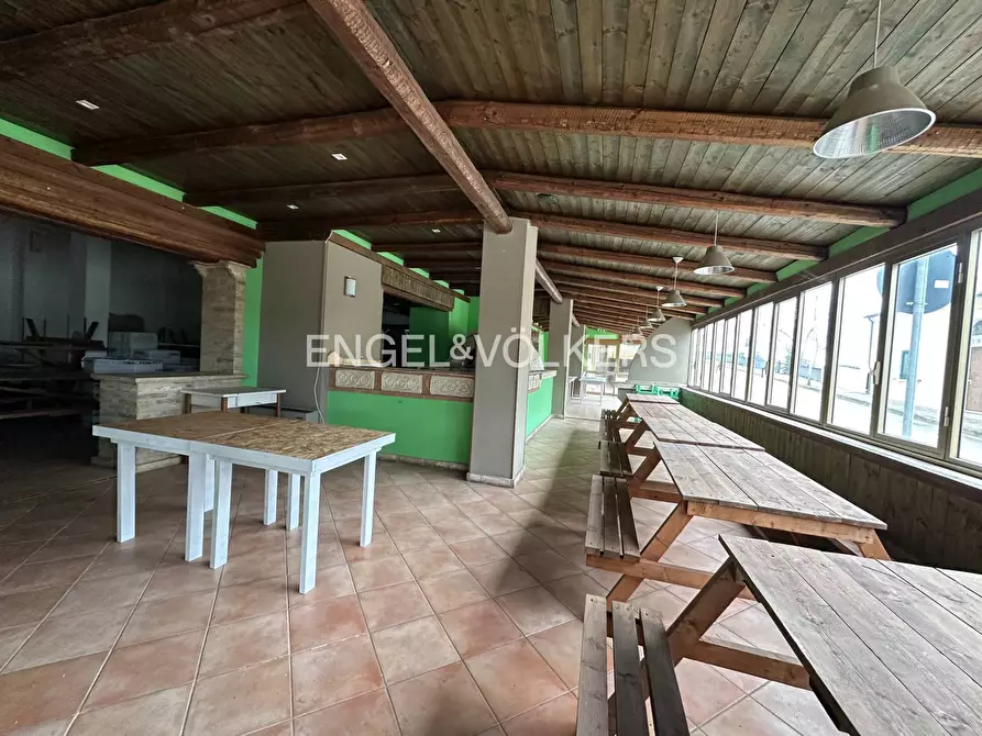 Immagine 5 di Locale commerciale in vendita  in via santa lucia snc a Silvi