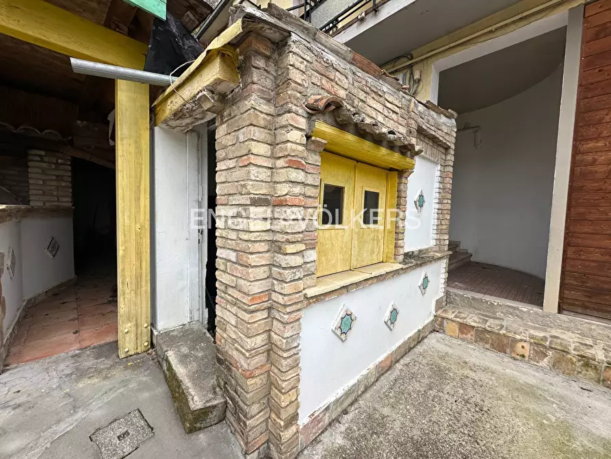 Immagine 9 di Locale commerciale in vendita  in via santa lucia snc a Silvi