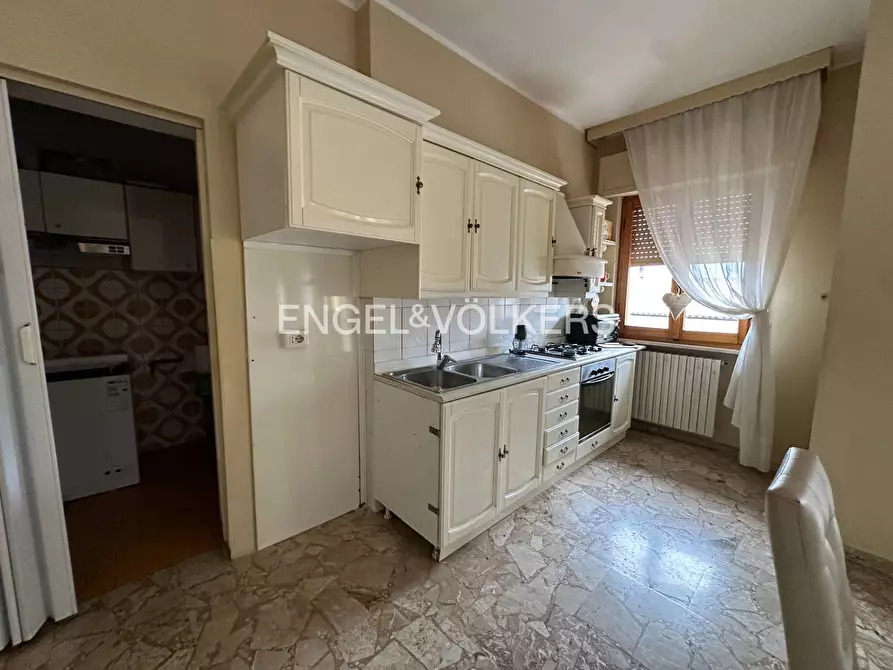 Immagine 15 di Locale commerciale in vendita  in via santa lucia snc a Silvi