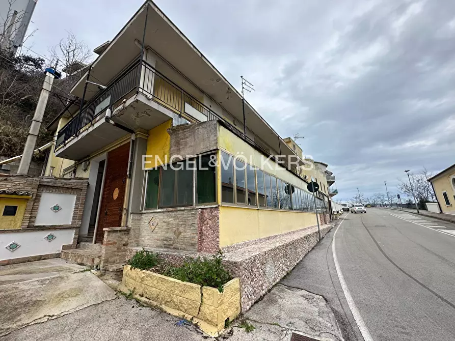 Immagine 24 di Locale commerciale in vendita  in via santa lucia snc a Silvi