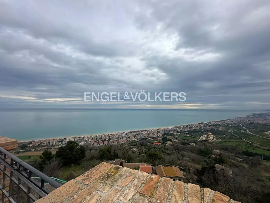 Immagine 13 di Locale commerciale in vendita  in via santa lucia snc a Silvi