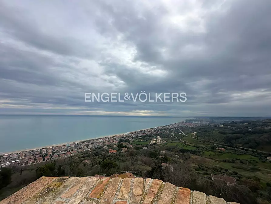 Immagine 27 di Locale commerciale in vendita  in via santa lucia snc a Silvi