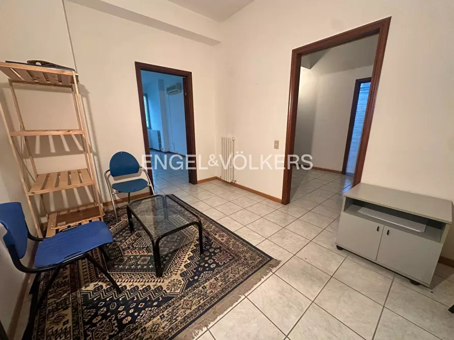 Immagine 1 di Ufficio in vendita  in Corso Vittorio Emanuele II 163 a Pescara