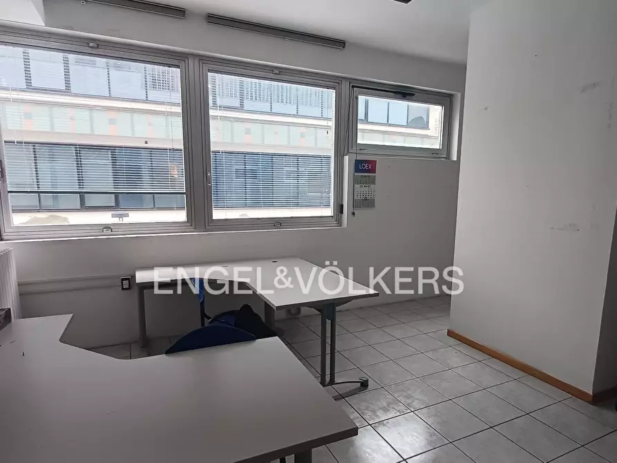 Immagine 10 di Ufficio in vendita  in Corso Vittorio Emanuele II 163 a Pescara