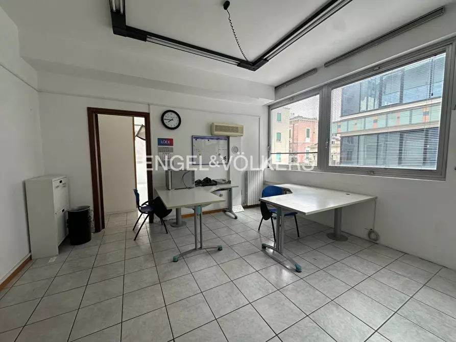 Immagine 14 di Ufficio in vendita  in Corso Vittorio Emanuele II 163 a Pescara