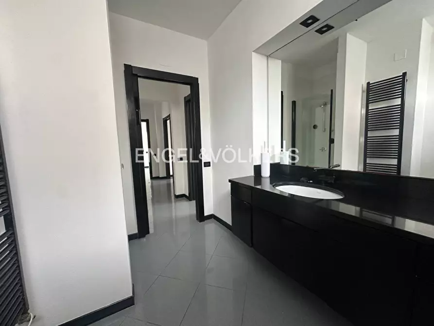 Immagine 19 di Appartamento in vendita  in VIA AVEZZANO 6 a Pescara