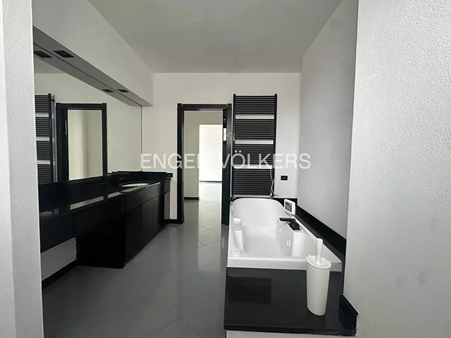 Immagine 18 di Appartamento in vendita  in VIA AVEZZANO 6 a Pescara