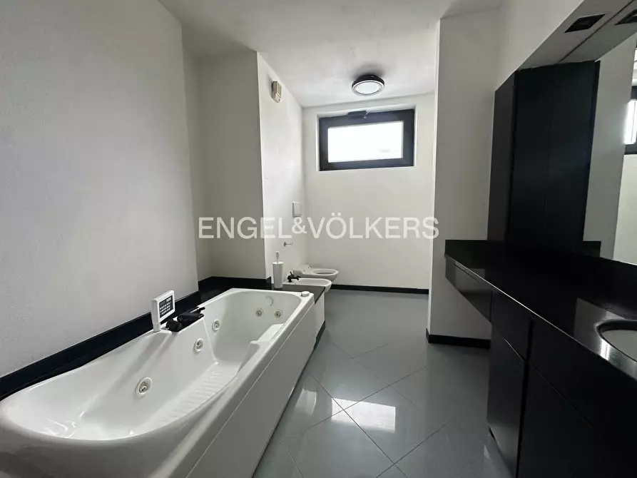 Immagine 17 di Appartamento in vendita  in VIA AVEZZANO 6 a Pescara