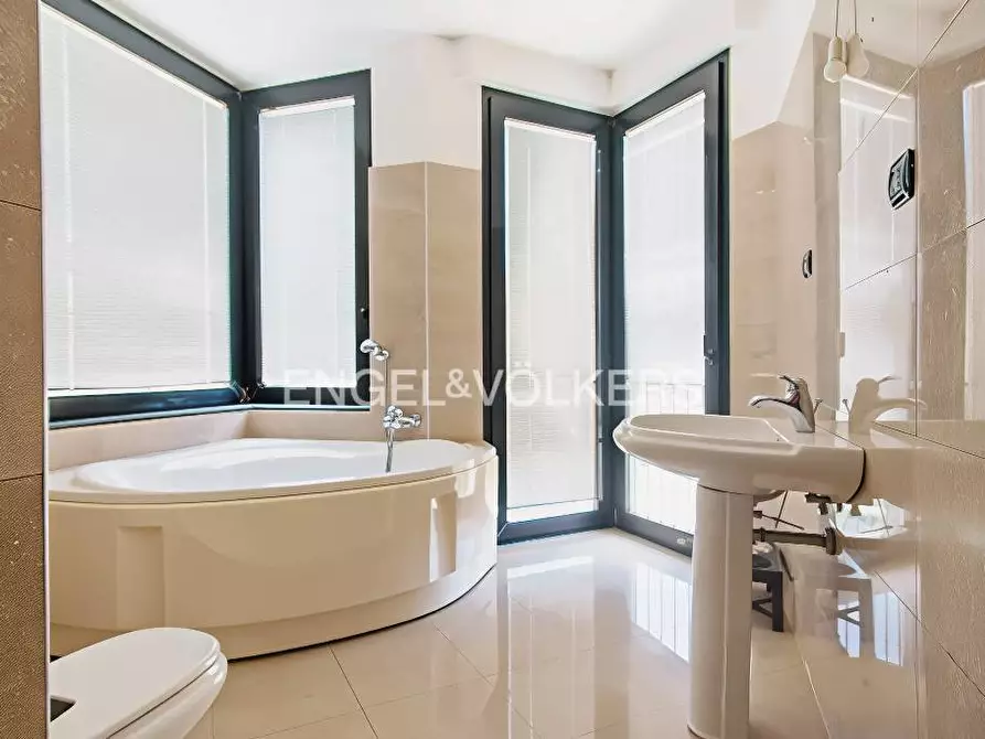 Immagine 8 di Appartamento in vendita  in VIA AVEZZANO 6 a Montesilvano