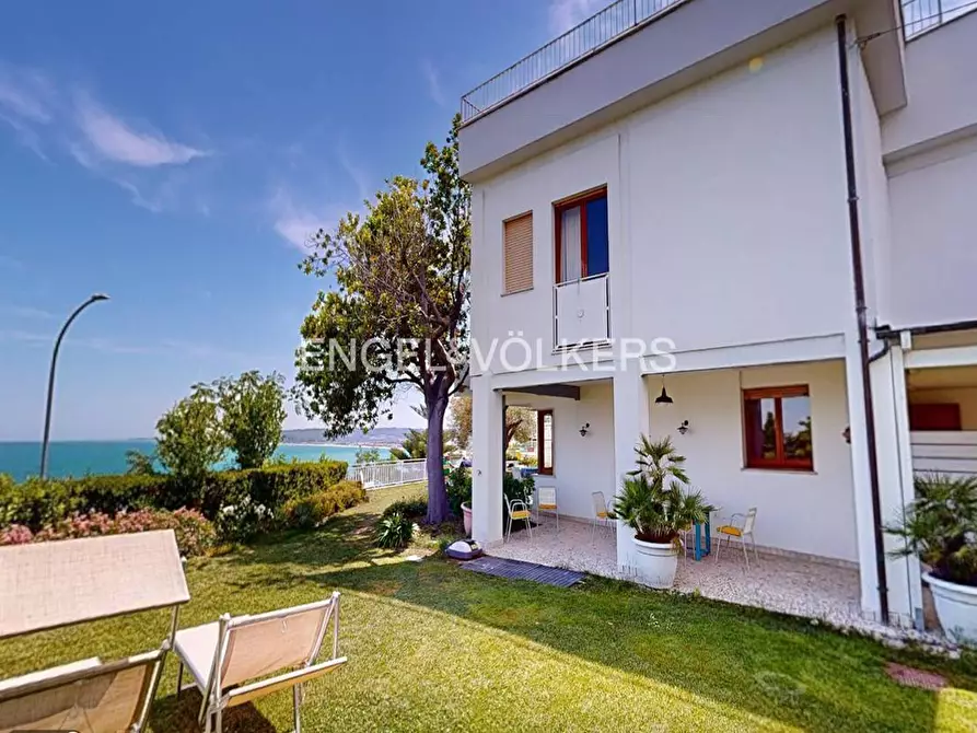 Immagine 1 di Villa in vendita  in Località Favaro a Rocca San Giovanni