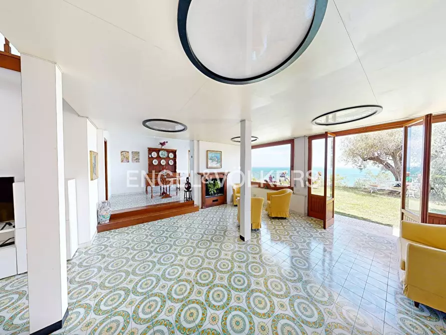 Immagine 4 di Villa in vendita  in Località Favaro a Rocca San Giovanni