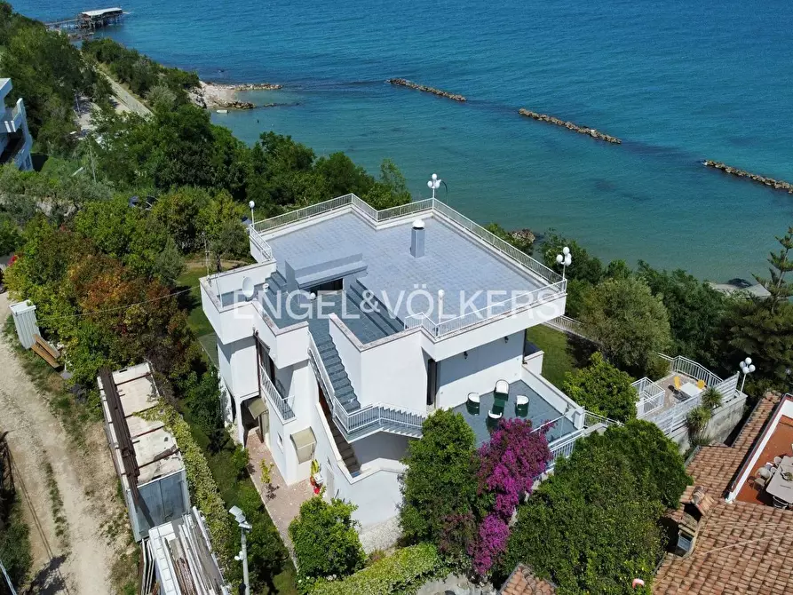 Immagine 25 di Villa in vendita  in Località Favaro a Rocca San Giovanni