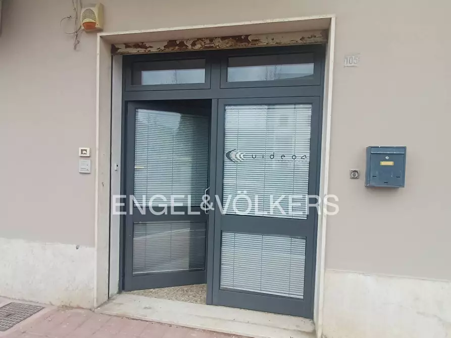 Immagine 3 di Locale commerciale in vendita  in Via Benedetto Croce 105 a Pescara