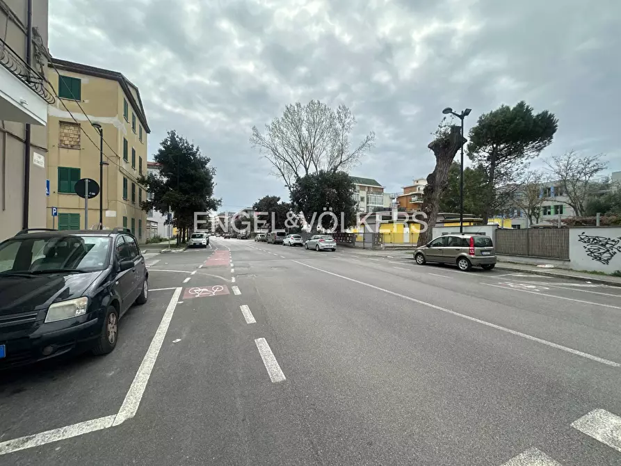 Immagine 9 di Locale commerciale in vendita  in Via Benedetto Croce 105 a Pescara