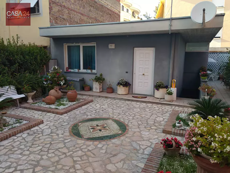 Immagine 14 di Villa in vendita  in latina a Latina