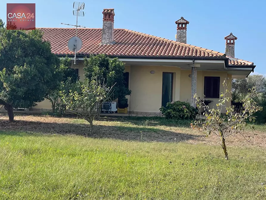 Immagine 1 di Villa in vendita  in Via Litoranea a Latina