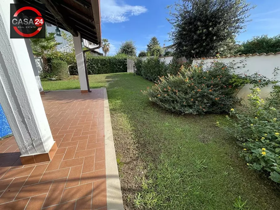 Immagine 36 di Villa in vendita  in via del pescheto a Sabaudia