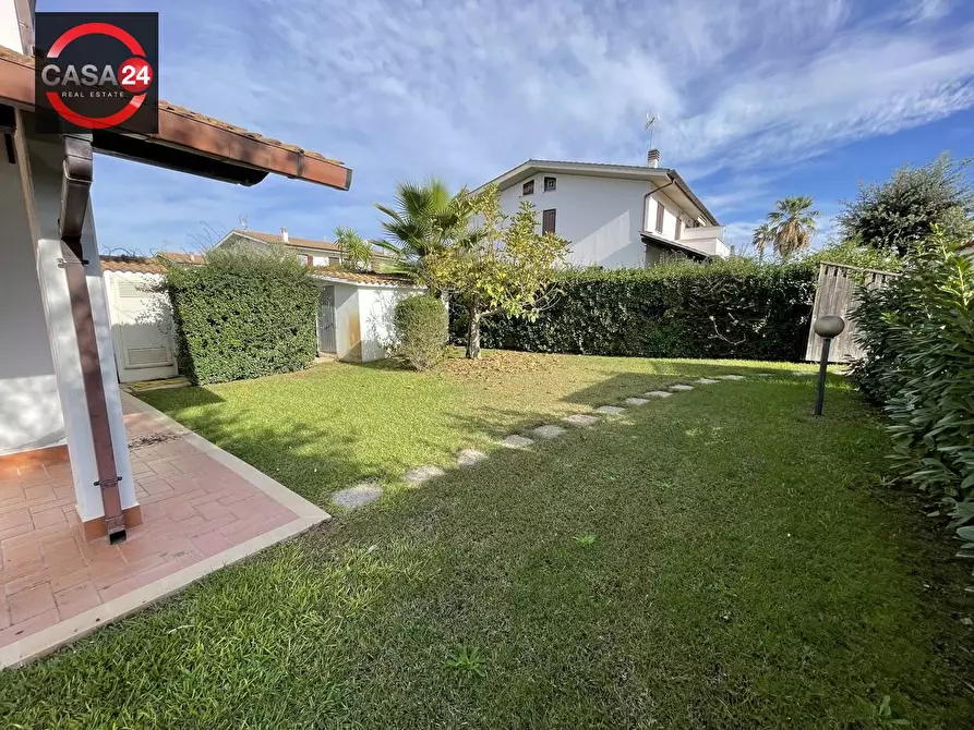 Immagine 40 di Villa in vendita  in via del pescheto a Sabaudia