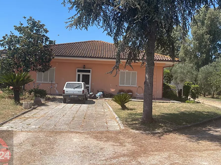 Immagine 1 di Villa in vendita  in Strada Cavatella a Bassiano