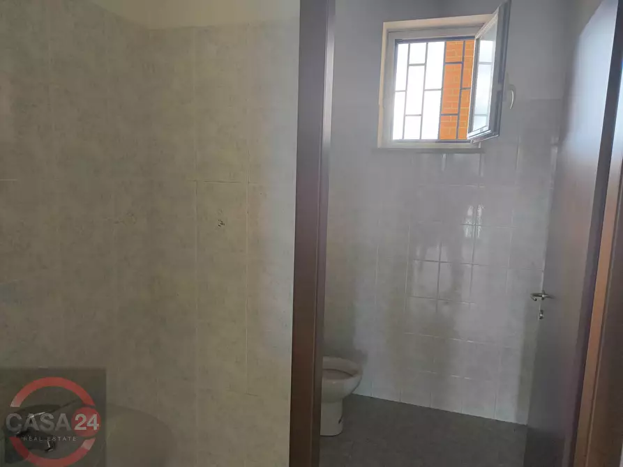 Immagine 4 di Locale commerciale in affitto  a Latina