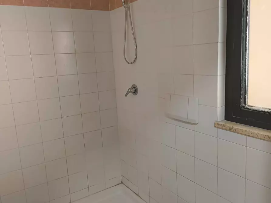 Immagine 10 di Appartamento in vendita  in via svetonio a Latina