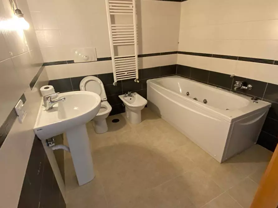 Immagine 12 di Appartamento in vendita  in Piazzale Annibaldi a Sermoneta