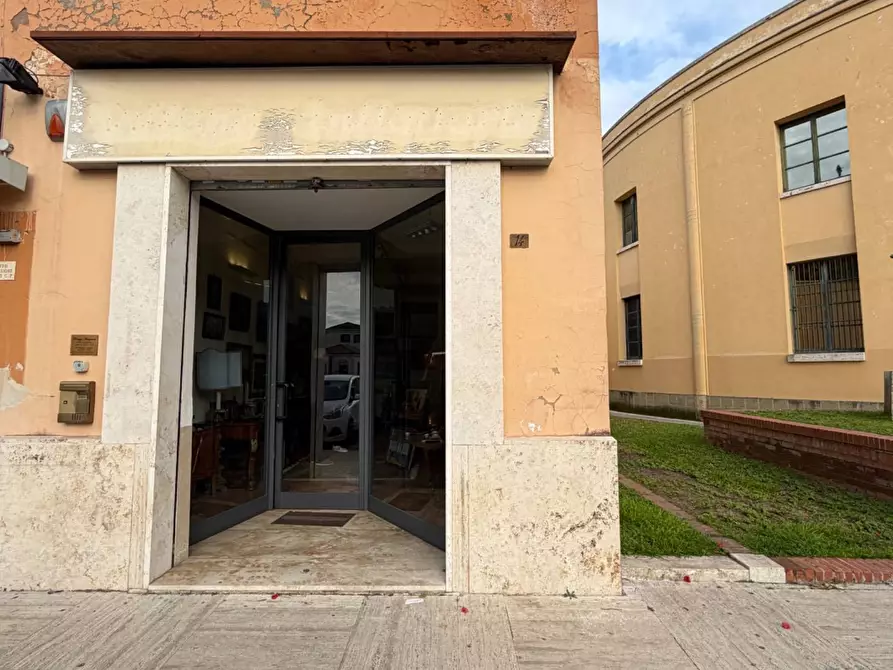 Immagine 17 di Locale commerciale in vendita  in Piazza San Marco a Latina