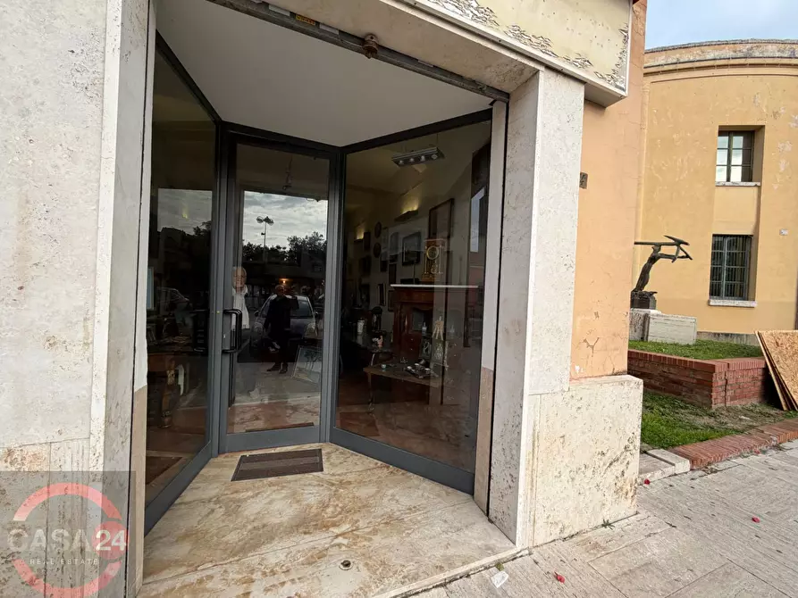 Immagine 18 di Locale commerciale in vendita  in Piazza San Marco a Latina